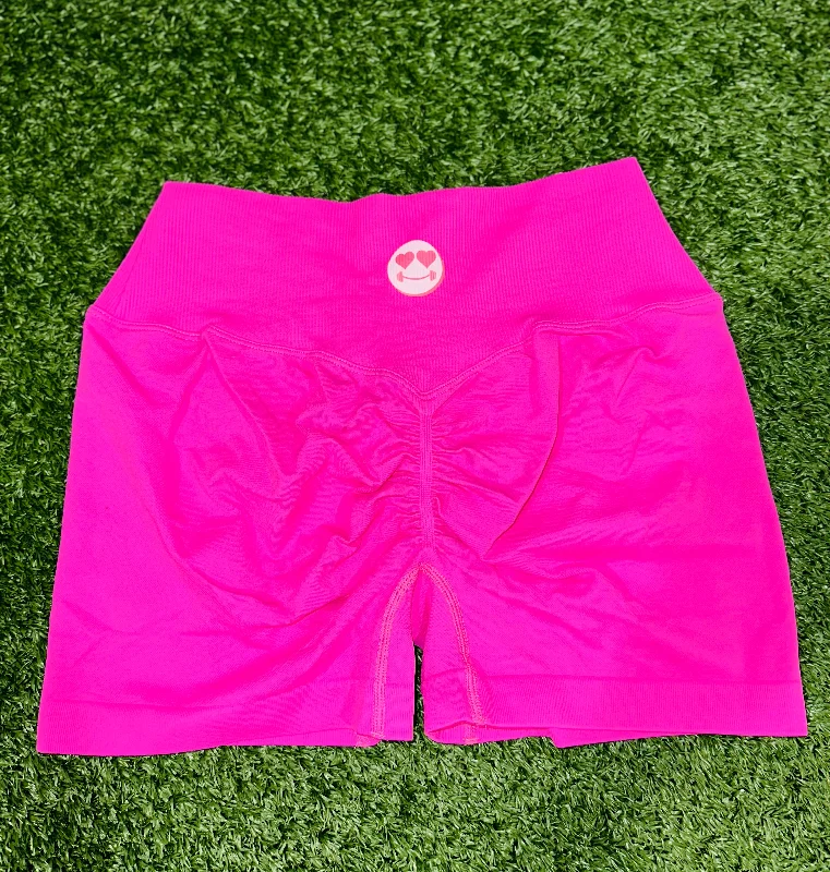 SWOLE IN LOVE - CROSSOVER SCRUNCH SHORTS